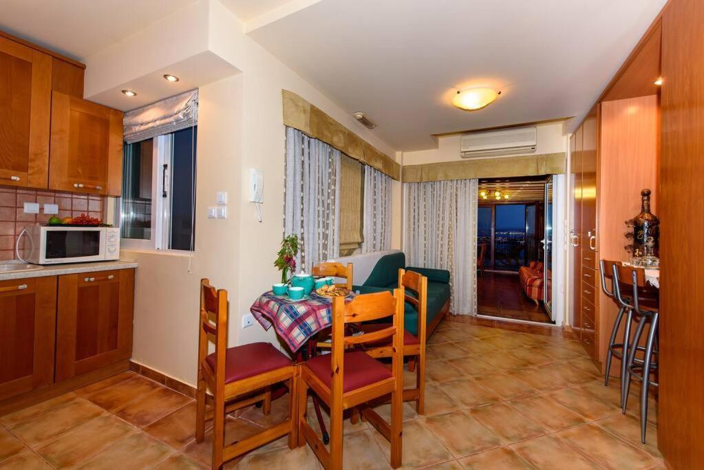 Elisabeth'S Penthouse At The Heart Of The City Rétino Exterior foto